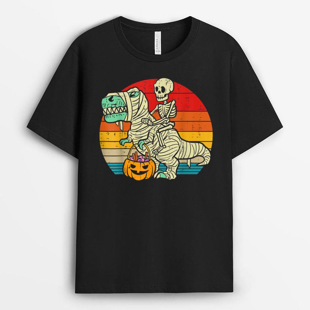 Funny Kids Skeleton Riding Dinosaur Mummy Retro Halloween T-Shirt