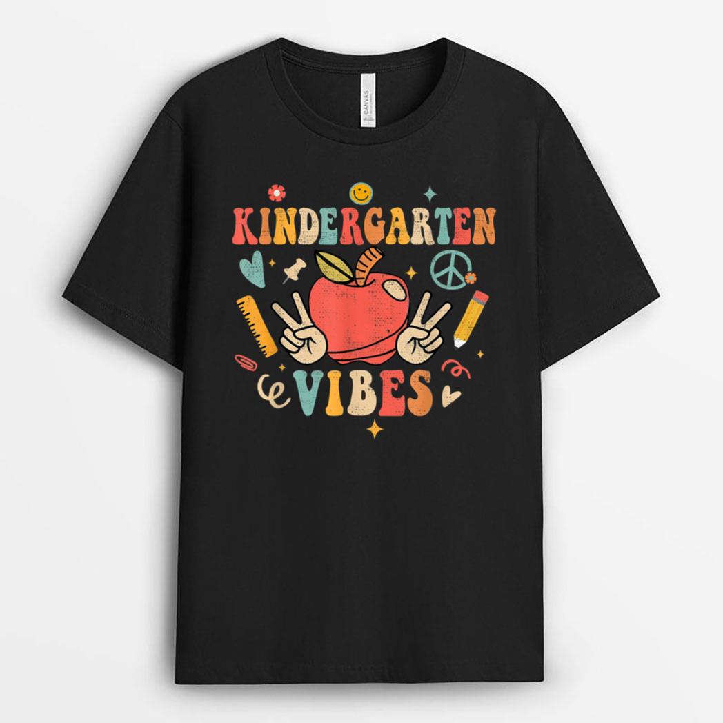 Groovy Kindergarten Vibes Retro Back To School Teachers T-Shirt