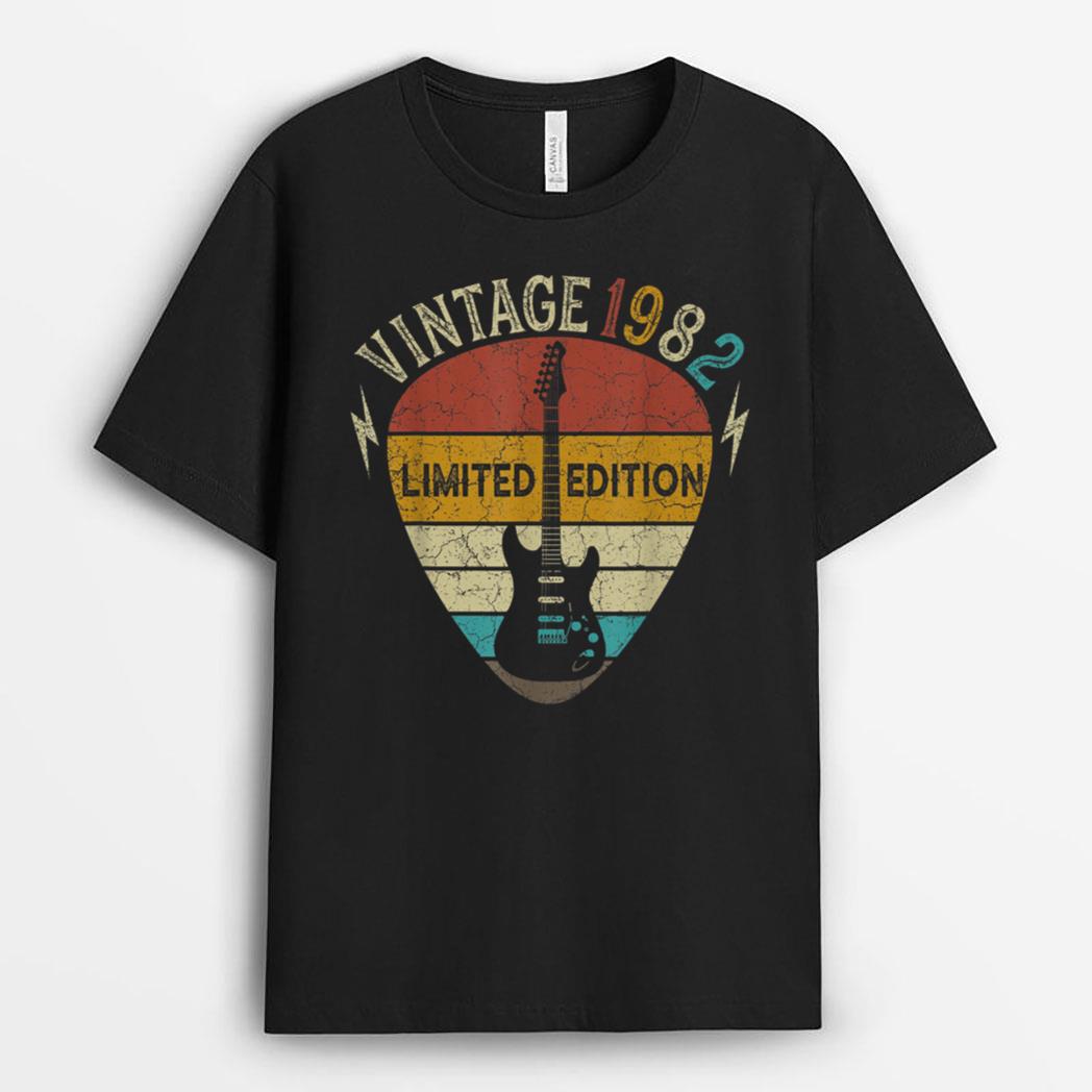 Guitar Lover 40 Years Old Gift, Vintage 1982 40th Birthday T-Shirt